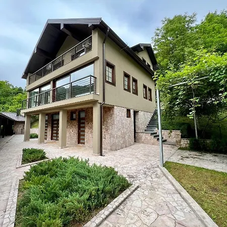 Khan Villa
