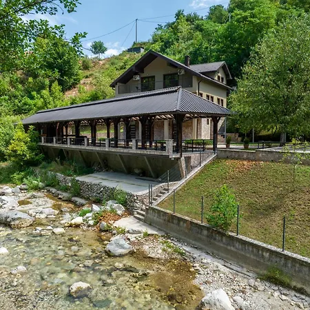 Villa Khan *